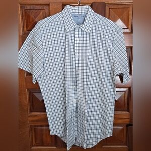 Nautica Men's Checkered Button Down  Short Sleeve Shirt.